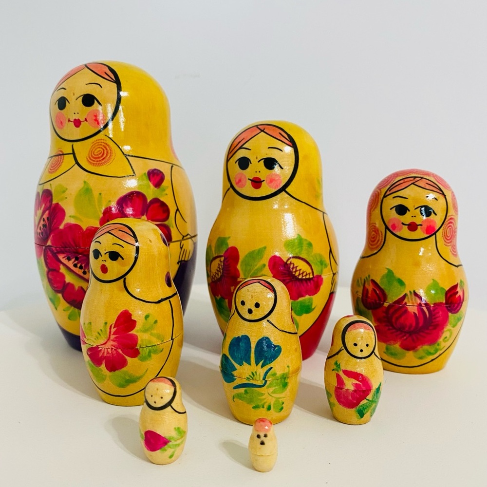 Russian Nesting Dolls (Matroyshka)